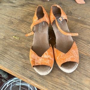 Tom’s Sandals size 7 1/2